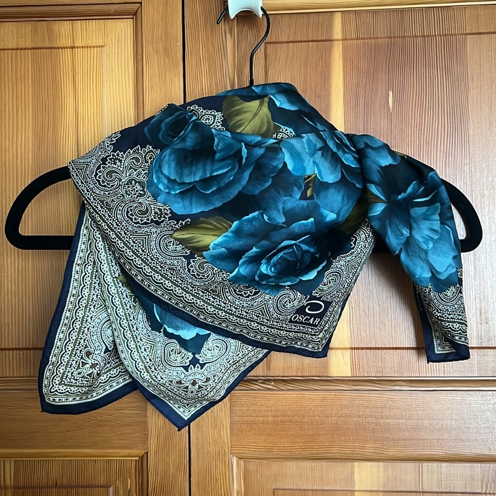 100% Silk Oscar de la Renta Floral Scarf
